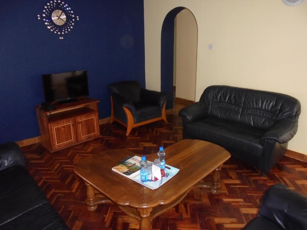 Mayweather Suites Ruaka Екстериор снимка