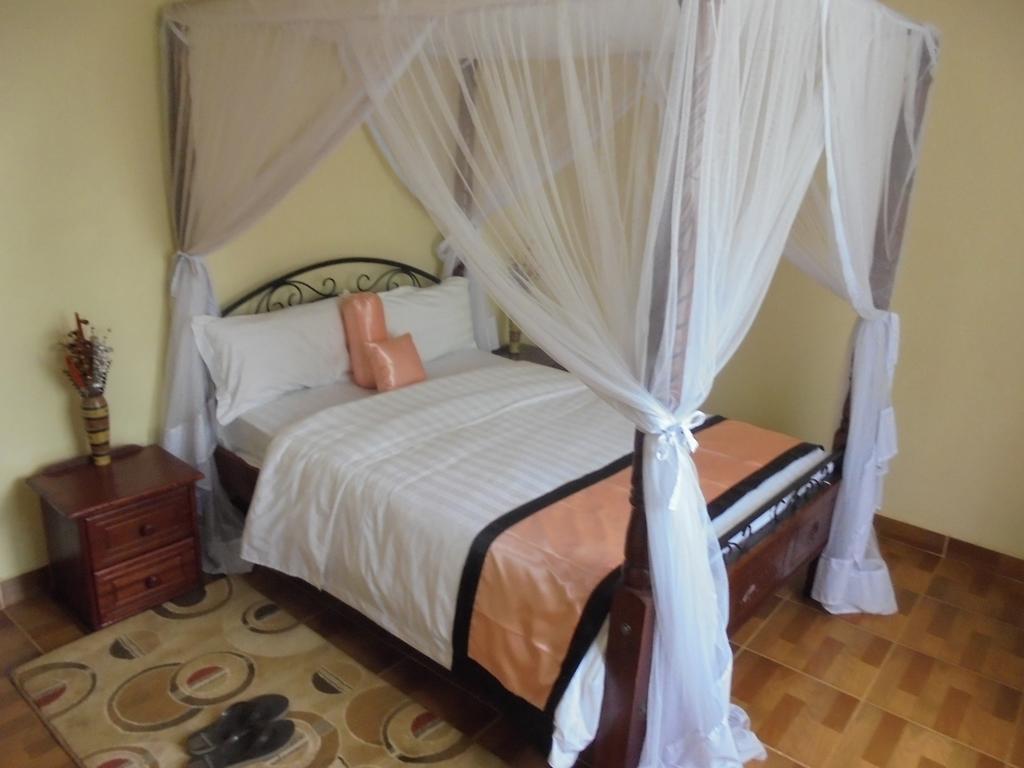 Mayweather Suites Ruaka Екстериор снимка